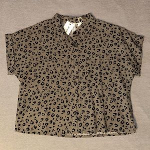 Cheetah Button Shirt size Small